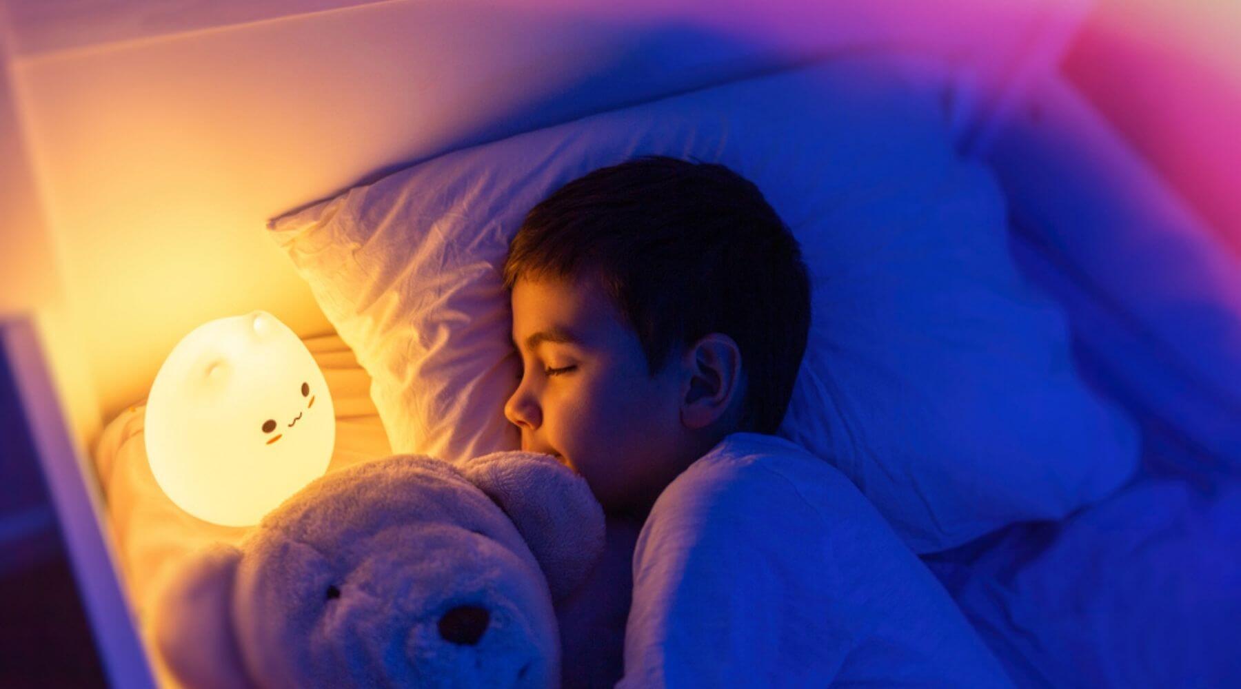 Comment savoir si bébé a besoin d&rsquo;une veilleuse ?